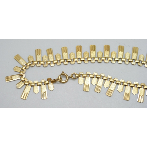 7029 - A silver gilt fringe necklace, 39cm, 14g