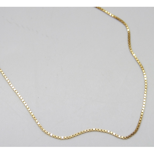 7046 - A 9ct gold box chain necklace, 3.5g, 46cm