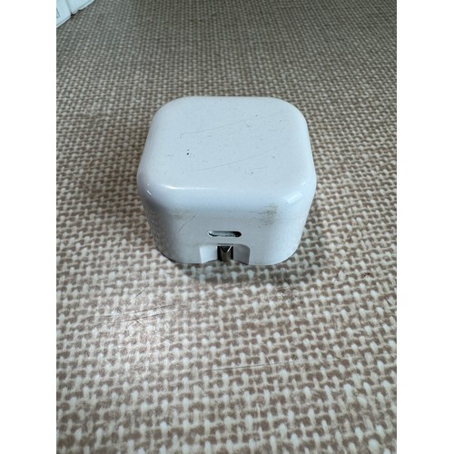 6068 - Four Apple USB-C 20w power adapters, model no: muvt3b/a *This lot is subject VAT