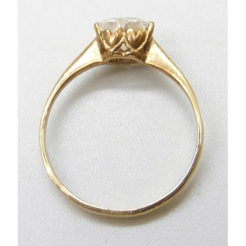 7060 - A 9ct gold ring set with a white heart shaped stone, 1.2g, K