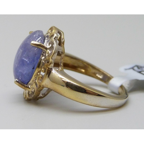 7071 - A TGGC silver gilt cabochon tanzanite ring, J