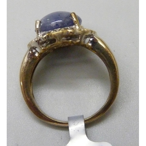 7071 - A TGGC silver gilt cabochon tanzanite ring, J