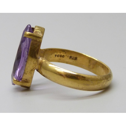 7072 - A TGGC silver gilt amethyst ring, N