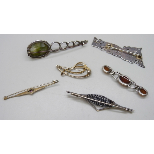 7074 - A collection of brooches including a silver Celtic style brooch, 6.5cm, a Russian bar brooch, a silv... 