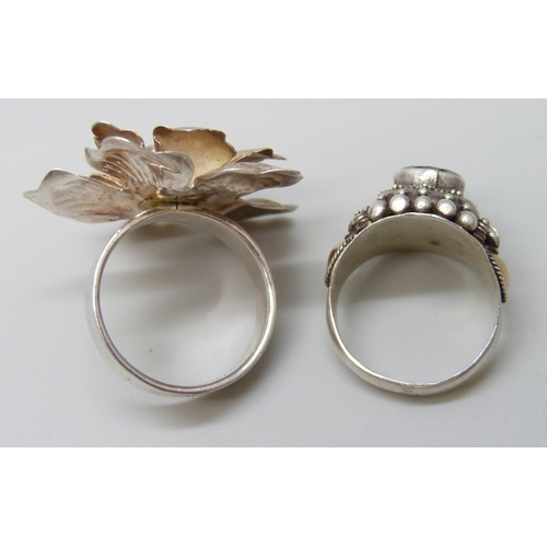 7076 - Two silver rings, flower ring 3.2cm, P, the amethyst example size M