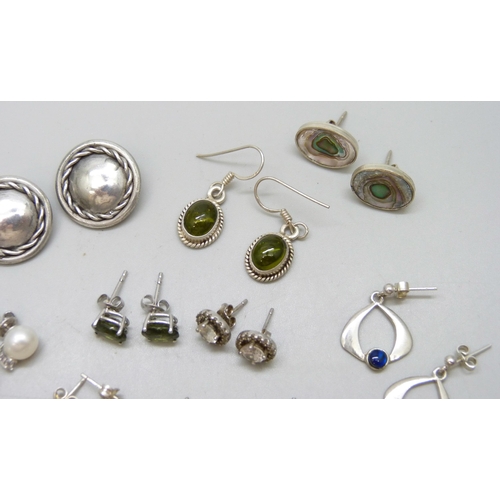 7086 - Ten pairs of white metal and silver earrings, 26g