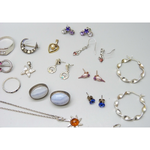 7103 - A collection of silver jewellery including earrings, necklaces, brooches, etc., 89g