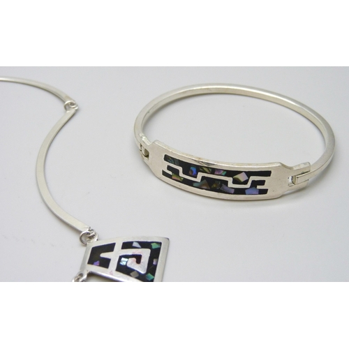 7106 - A Mexican alpaca bangle and necklace set with abalone