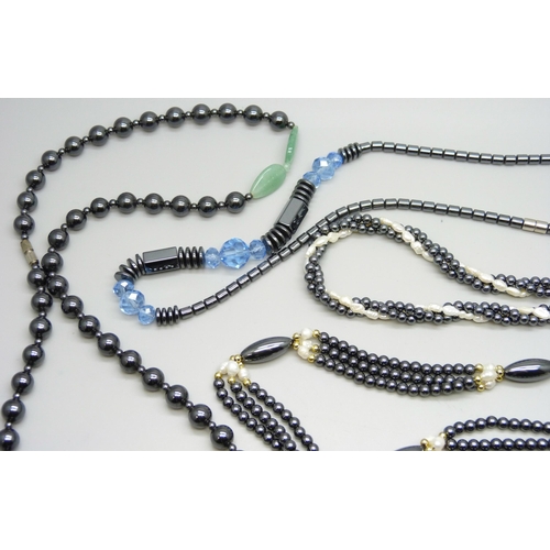 7109 - A collection of hematite jewellery