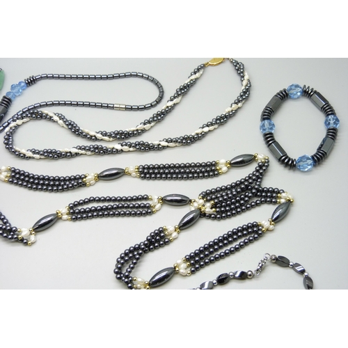 7109 - A collection of hematite jewellery