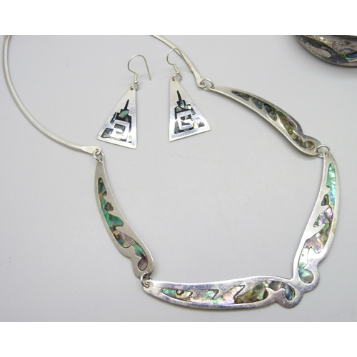 7111 - An alpaca Mexican bangle, earrings and necklace set with abalone