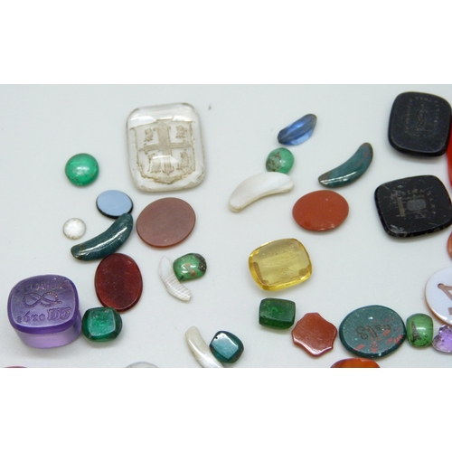 7113 - A collection of antique and later gemstone and glass unmounted seals etc. including Masonic and cres... 