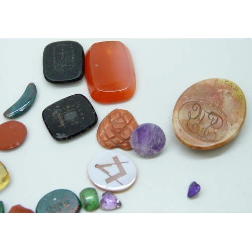 7113 - A collection of antique and later gemstone and glass unmounted seals etc. including Masonic and cres... 