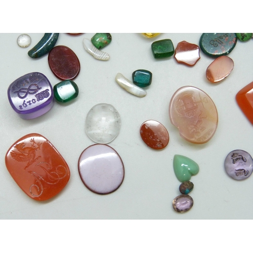 7113 - A collection of antique and later gemstone and glass unmounted seals etc. including Masonic and cres... 