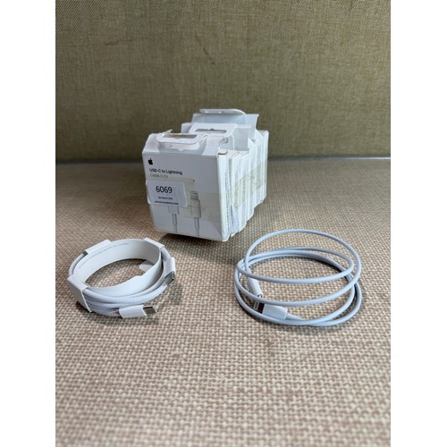 6069 - Six Apple 1 metre charging cables: five USB-C to lightning and one 60W USB-C charging cable *This lo... 