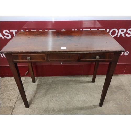 170 - A George III inlaid mahogany single drawer side table