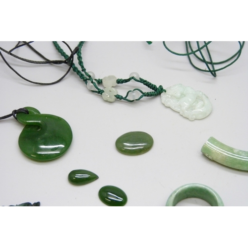 7123 - A collection of green gemstones and other pieces including jade