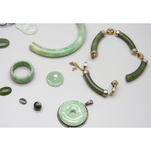 7123 - A collection of green gemstones and other pieces including jade