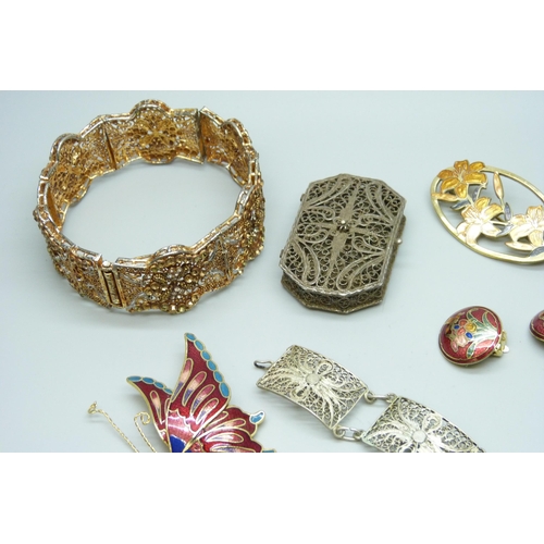 7124 - A collection of filigree and cloisonne jewellery, and a small filigree box, (stones missing in bangl... 