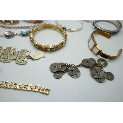 7130 - A collection of costume bracelets and bangles