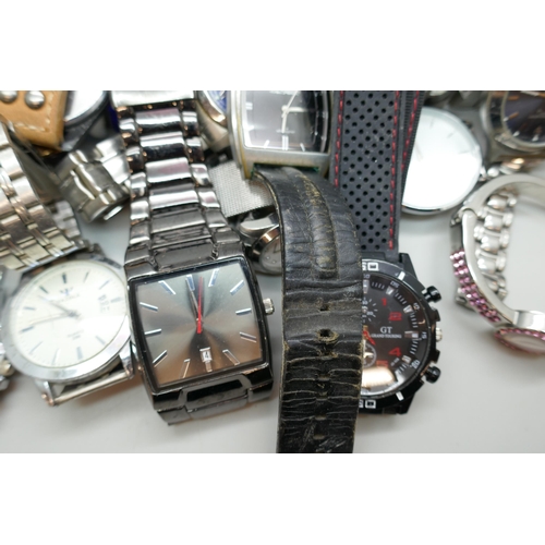 7159 - A collection of lady's and gentlemen's wristwatches