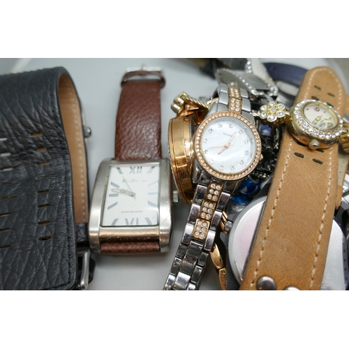 7159 - A collection of lady's and gentlemen's wristwatches