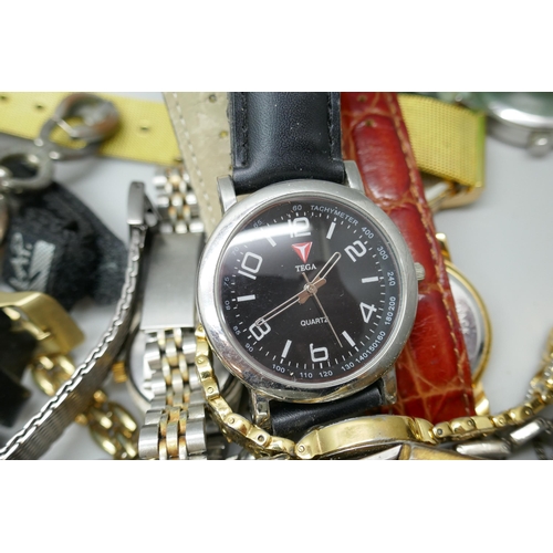 7174 - A collection of wristwatches