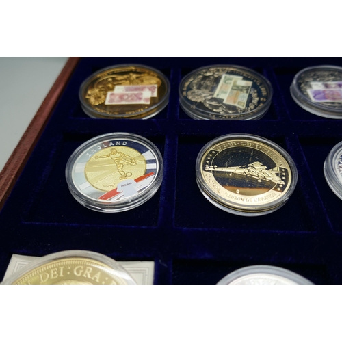 7238 - Twelve commemorative coins