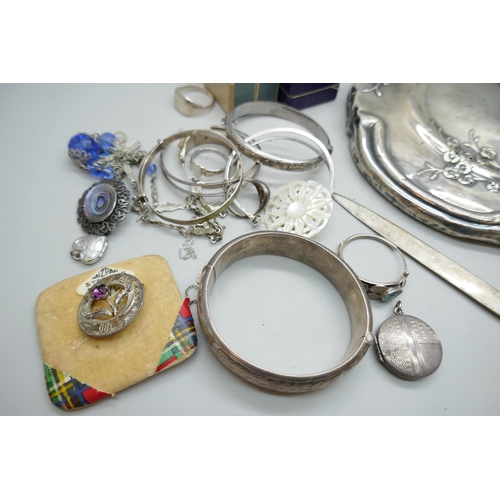 7246 - A collection of silver jewellery and other vintage jewellery, together with a silver backed hand mir... 