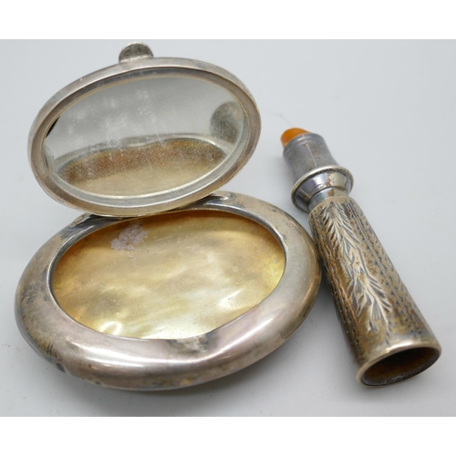 7259 - A silver compact and a silver cheroot holder, total weight 28g