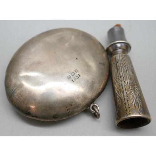 7259 - A silver compact and a silver cheroot holder, total weight 28g