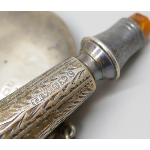 7259 - A silver compact and a silver cheroot holder, total weight 28g