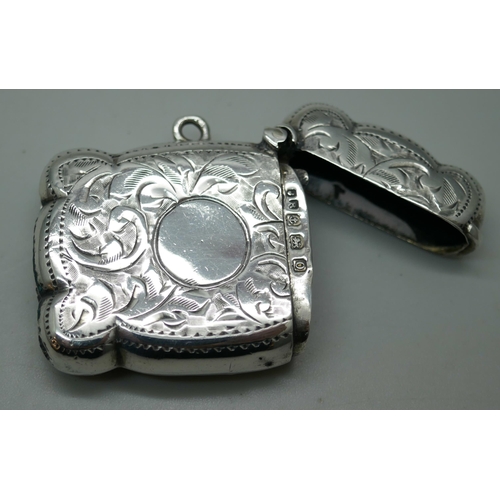 7260 - A silver vesta case, Birmingham 1913, 16g