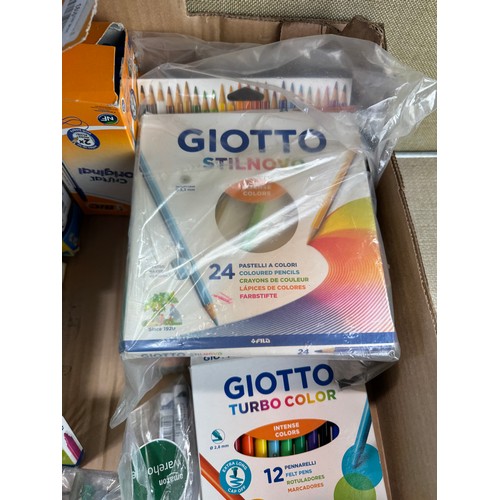6095 - An assortment of pens, crayons and chalk markers *This lot is subject to VAT
