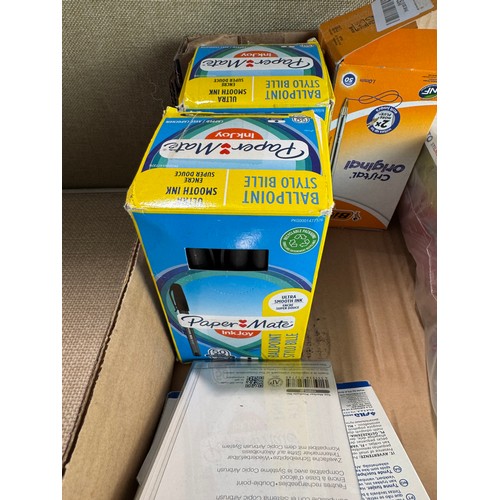 6095 - An assortment of pens, crayons and chalk markers *This lot is subject to VAT