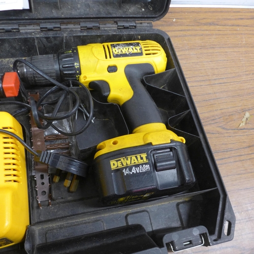 5035 - A DeWalt DC757 14.4V cordless drill with 2 batteries and a battery charger