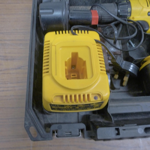 5035 - A DeWalt DC757 14.4V cordless drill with 2 batteries and a battery charger