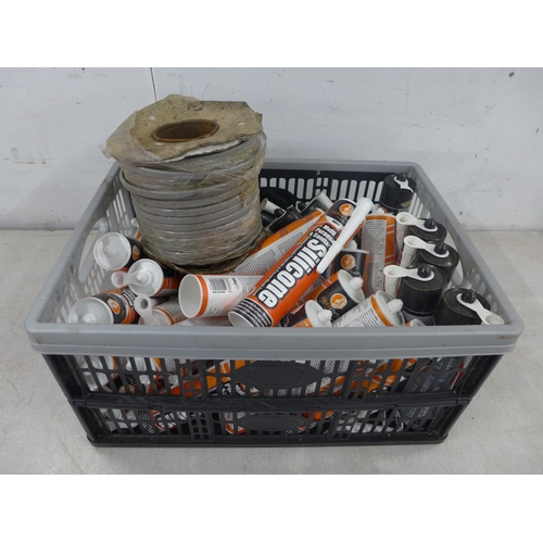 5305 - A large quantity of silicone tubes and roll of cable