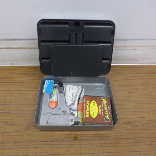 5082 - A Metal lockable security safe - with keys, a stapler and staples