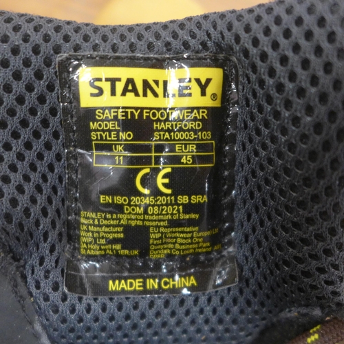 5085 - A pair of Stanley sand coloured work safety boots (UK size 11)