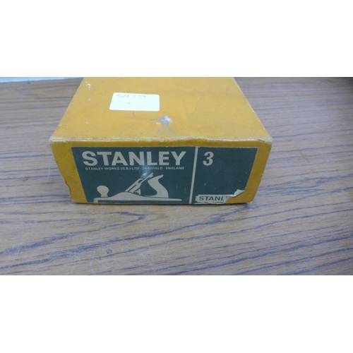 5100 - A quantity of chisels including Footprint and Marples, a boxed Stanley Bailey no.3 plane and a Sword... 