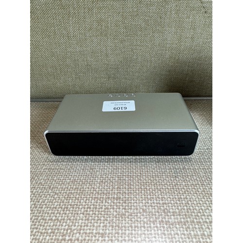 6109 - A wireless charging 10W alarm clock *This lot is subject to VAT