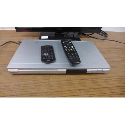 5124 - A Matsui Matdvd3307 DVD player and a Hitachi 22HBCU06U 22