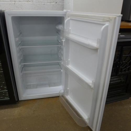 5133 - An under counter fridge