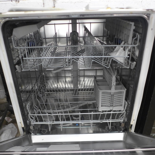 5135 - A Siemens Aqua Stop dishwasher