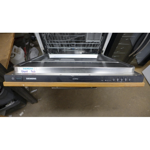 5135 - A Siemens Aqua Stop dishwasher