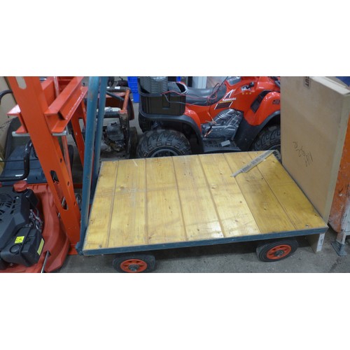 5158A - A heavy duty platform trolley