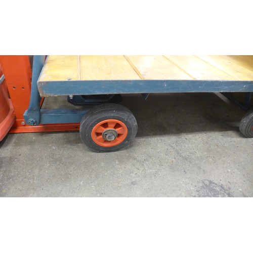 5158A - A heavy duty platform trolley