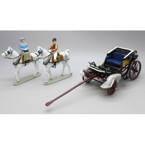 2062 - A William Britain set, Her Majesty the Queen in Ivory Mounted Phaeton Trooping the Colour, 40111, bo... 