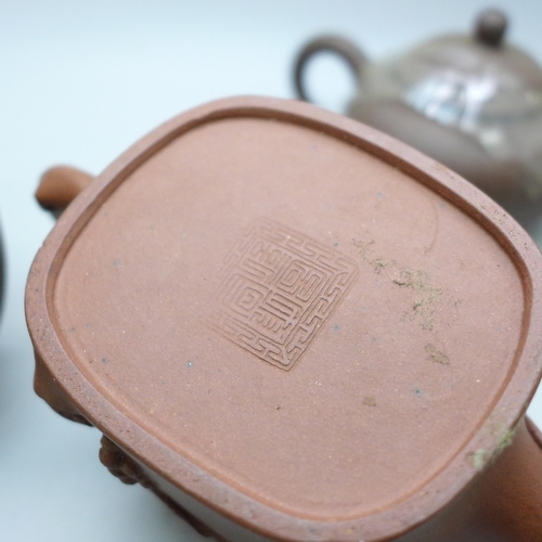 2073 - Three small early Chinese terracotta teapots